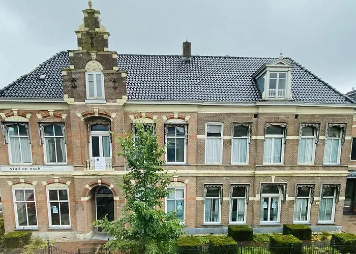 bij DE RODE DEUR